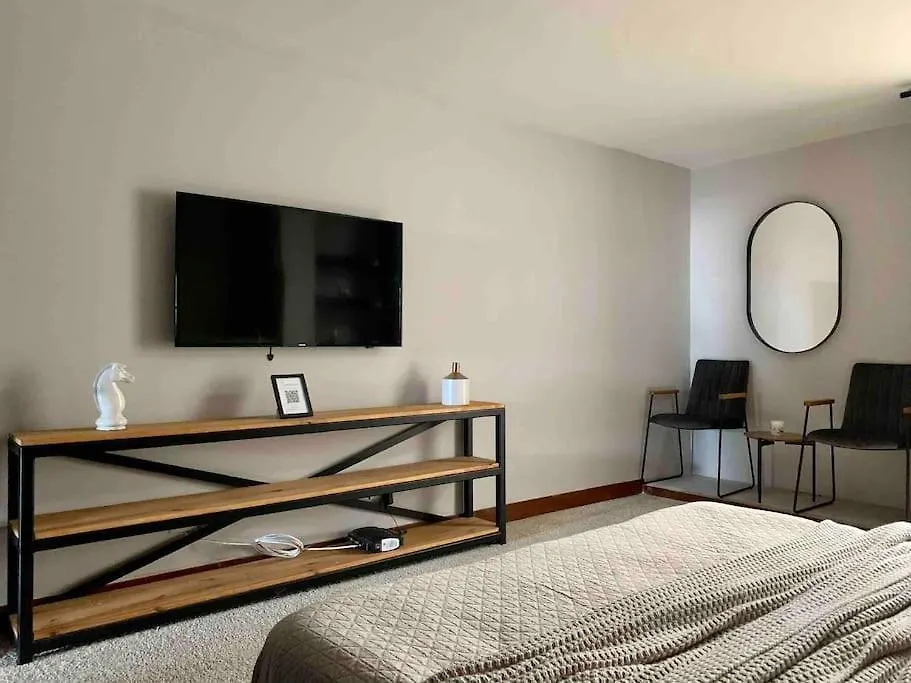 Adorable Bungalow With Private Jacuzzi In Lleras And Provenza Medellín